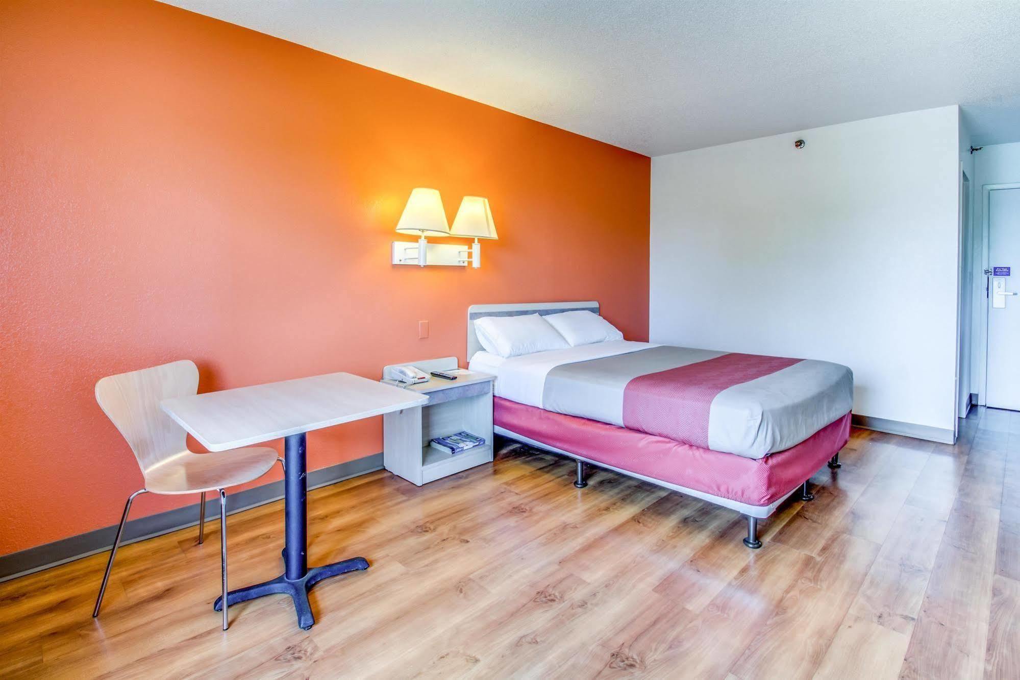 Hotel 6-amherst, Ny - Buffalo